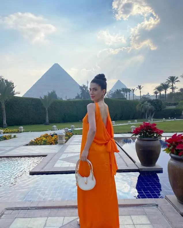 Bella Vladi advertising a Bvlgari bag in Egypt